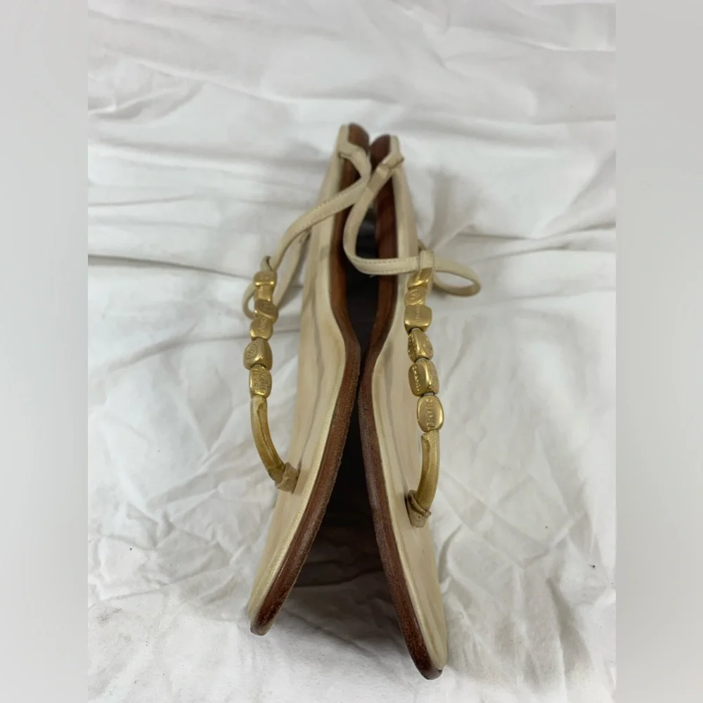 Vintage ladies CHANEL beige leather thongs sandals with logo 38 8 - Picture 12 of 13